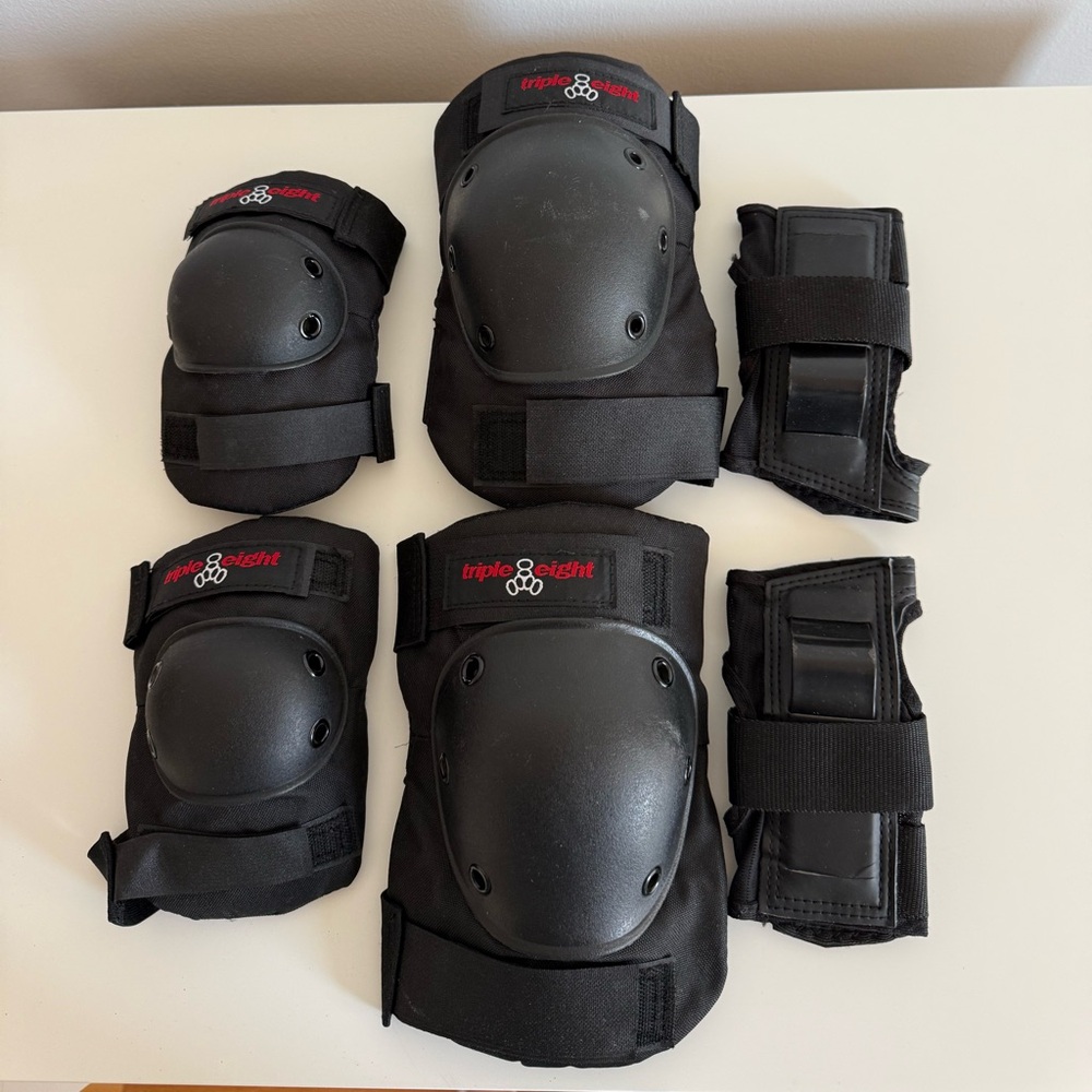 Black Protective Pad Set for Outdoor Sports